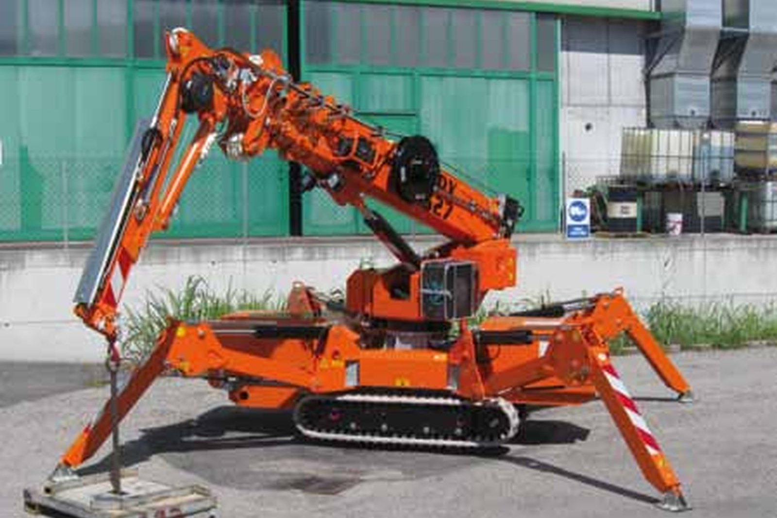 Jekko SPX527 örümcek vinç, destek ayakları açık
